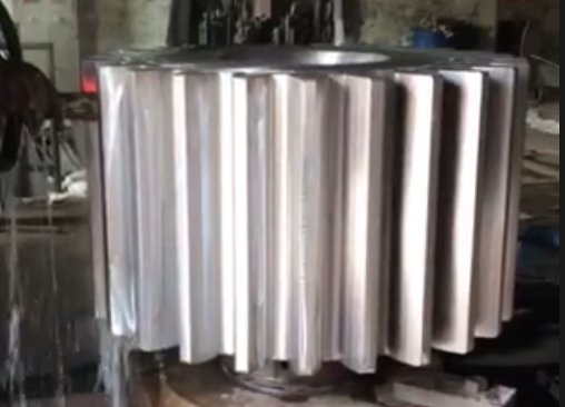 為回轉(zhuǎn)窯及各類磨機(jī)所以小齒輪熱處理（齒面淬水）